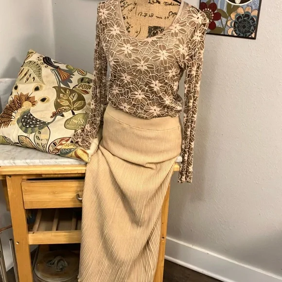 Elegant Free People Tan Maxi!! Great Details Looks Amazing On!! - Picture 5 of 11